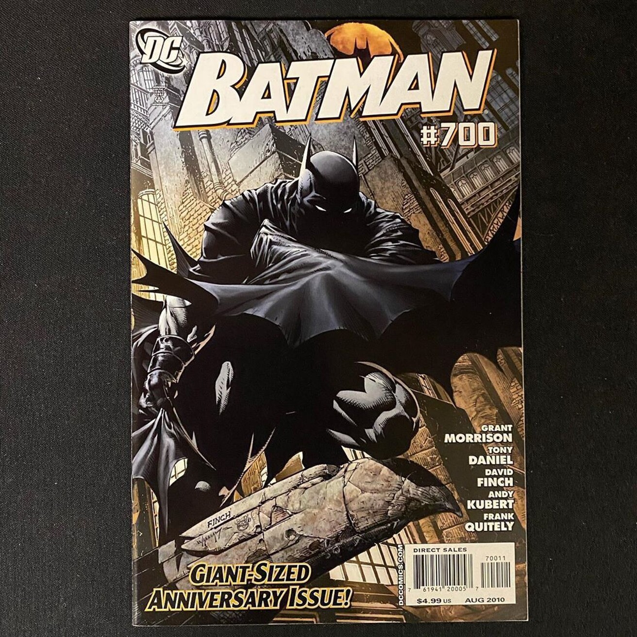 Batman 700 In Near Mint From 10 Item Golisto